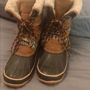 Women’s size 8M Khombu Winter Boot